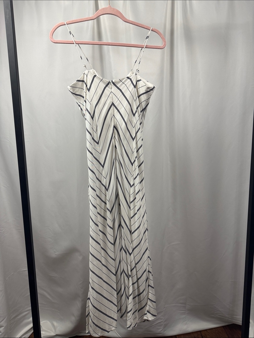 Bardot Ivory & Black Chevron Stripe Ruched Midi Dress Size 8 - Picture 9 of 16